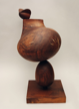 Scultura 1970, legno (quercia, palissandro), 70 × 52 × 37 cm, base 5 × 29,5 × 29,5 cm